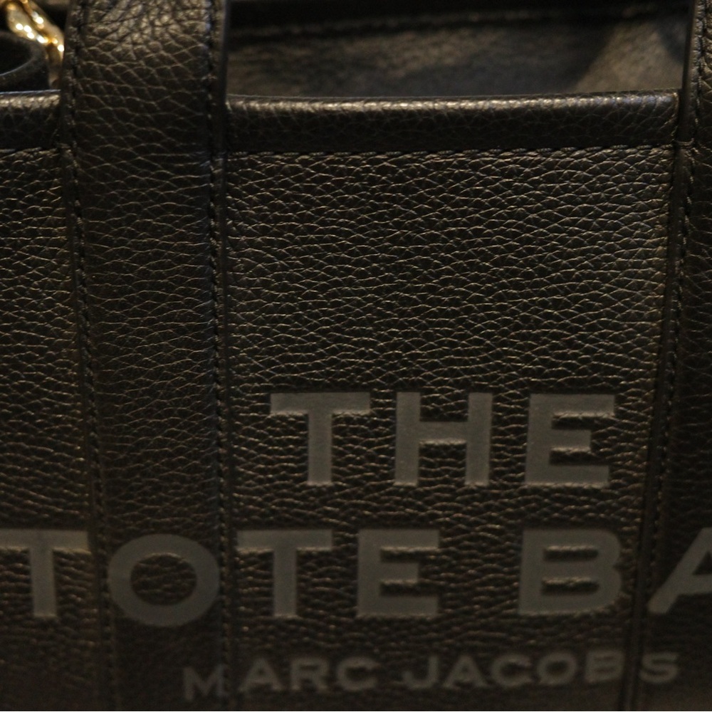 Marc Jacobs The Leather Tote Bag - Picture 2 of 13